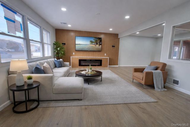 258 Jefferson Avenue, Island Park, NY 11558