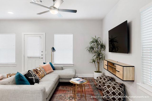 28328-425 Birnham Woods Drive, Spring, TX 77389