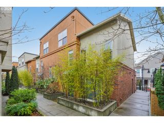 6261 Ne CARILLION Dr 202, Hillsboro, OR 97124