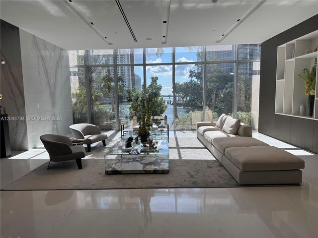 300 Biscayne Blvd Way 3805W, Miami, FL 33131