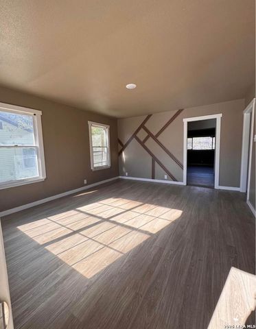 427 CRAVENS AVE, San Antonio, TX 78223