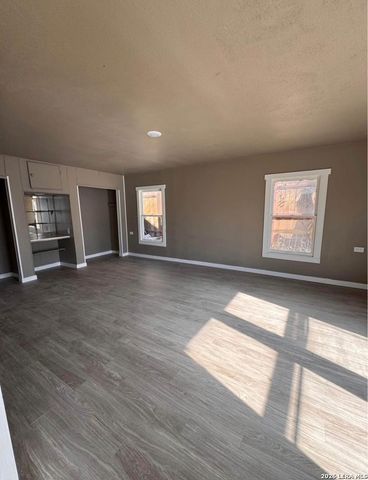 427 CRAVENS AVE, San Antonio, TX 78223
