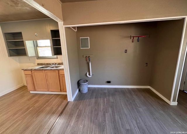 427 CRAVENS AVE, San Antonio, TX 78223