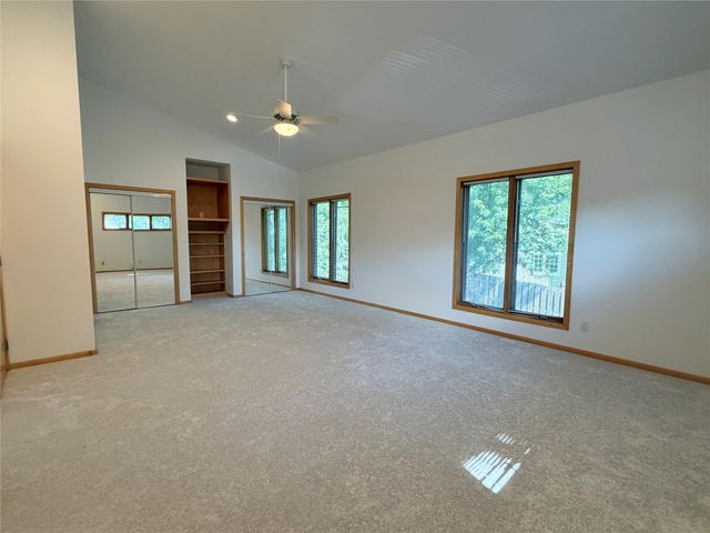 1102 S 12th Avenue W, Newton, IA 50208