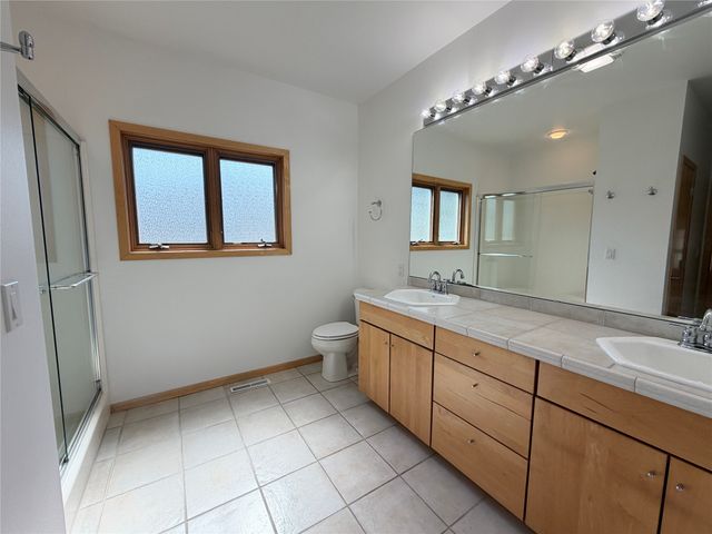 1102 S 12th Avenue W, Newton, IA 50208