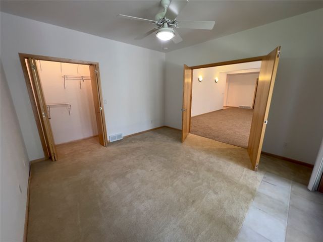 1102 S 12th Avenue W, Newton, IA 50208
