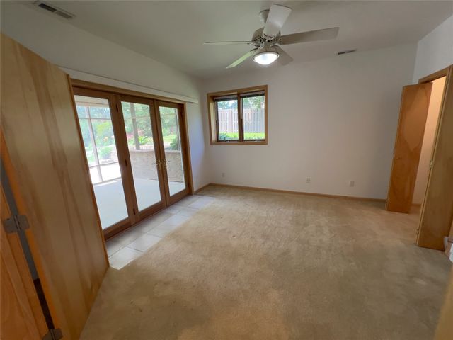 1102 S 12th Avenue W, Newton, IA 50208