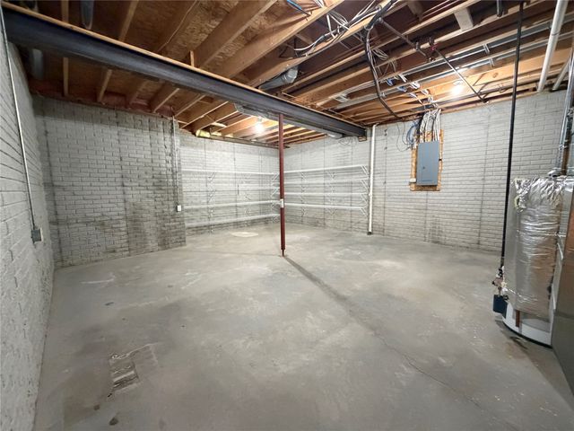 1102 S 12th Avenue W, Newton, IA 50208