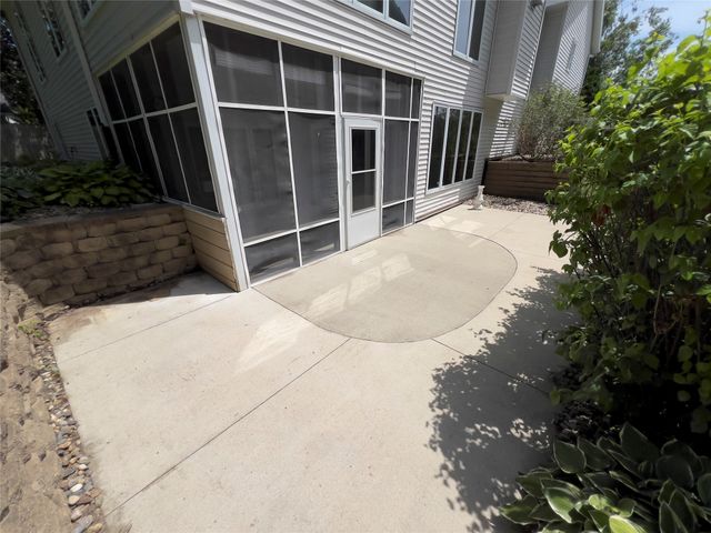 1102 S 12th Avenue W, Newton, IA 50208