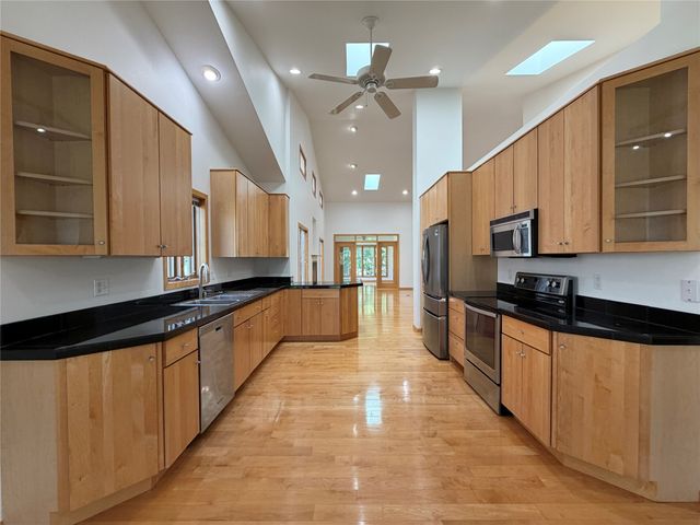 1102 S 12th Avenue W, Newton, IA 50208