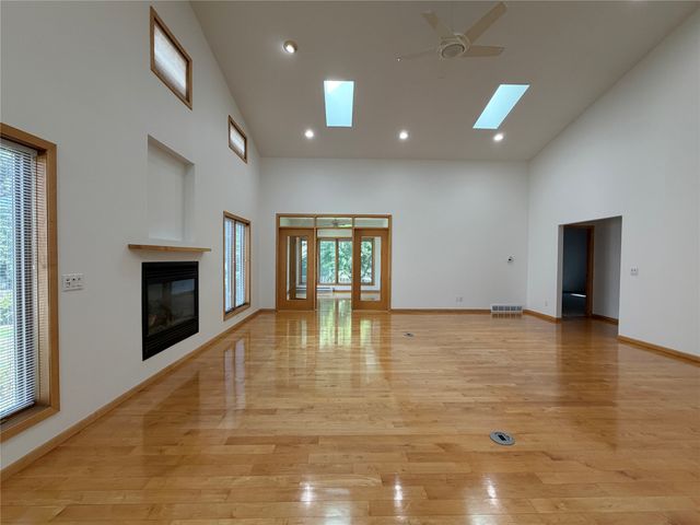 1102 S 12th Avenue W, Newton, IA 50208
