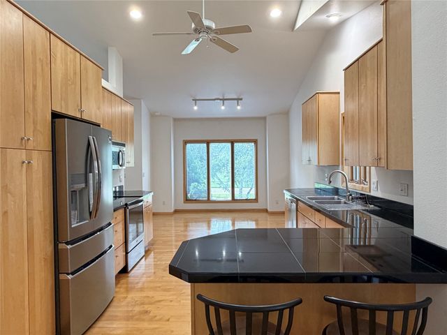1102 S 12th Avenue W, Newton, IA 50208