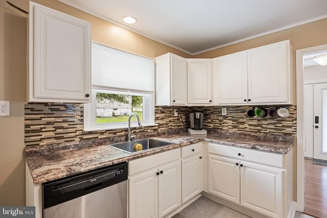 925 LOWER LANDING RD, Blackwood, NJ 08012
