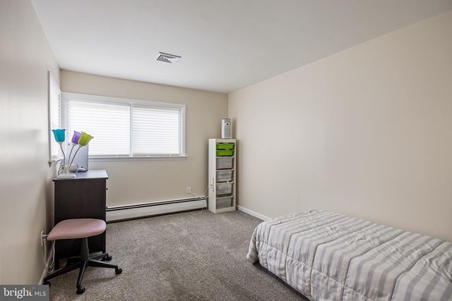925 LOWER LANDING RD, Blackwood, NJ 08012