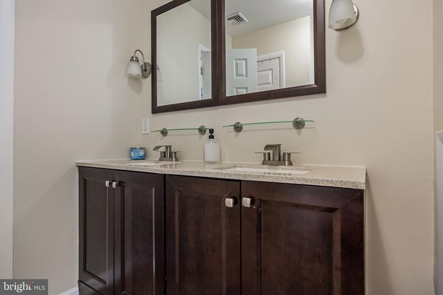 925 LOWER LANDING RD, Blackwood, NJ 08012