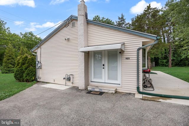 925 LOWER LANDING RD, Blackwood, NJ 08012