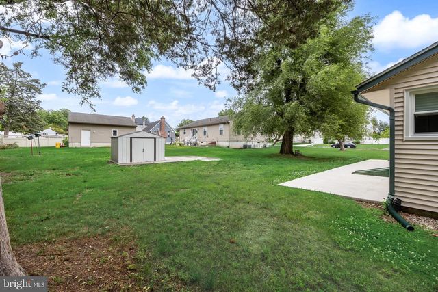 925 LOWER LANDING RD, Blackwood, NJ 08012
