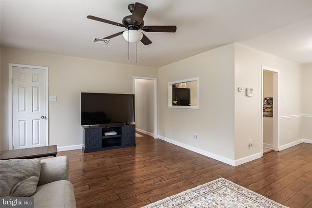 925 LOWER LANDING RD, Blackwood, NJ 08012