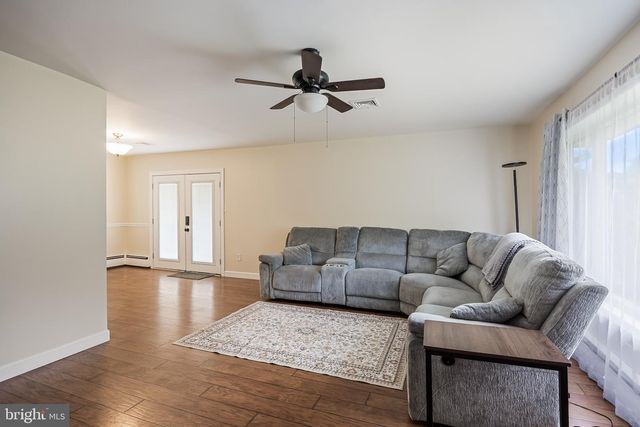 925 LOWER LANDING RD, Blackwood, NJ 08012