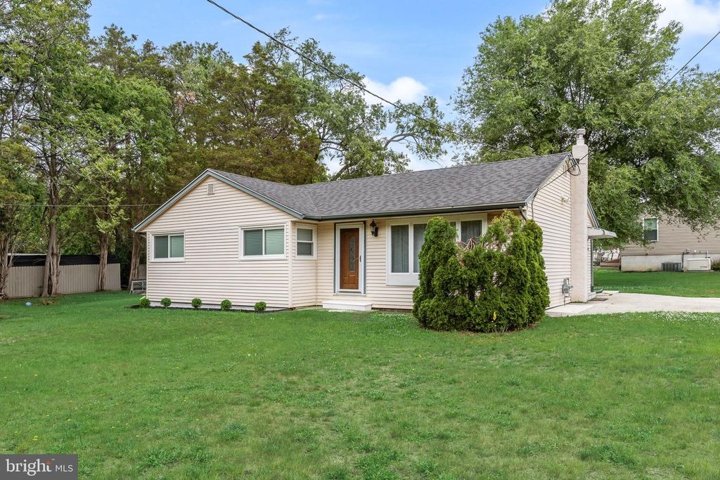 925 LOWER LANDING RD, Blackwood, NJ 08012