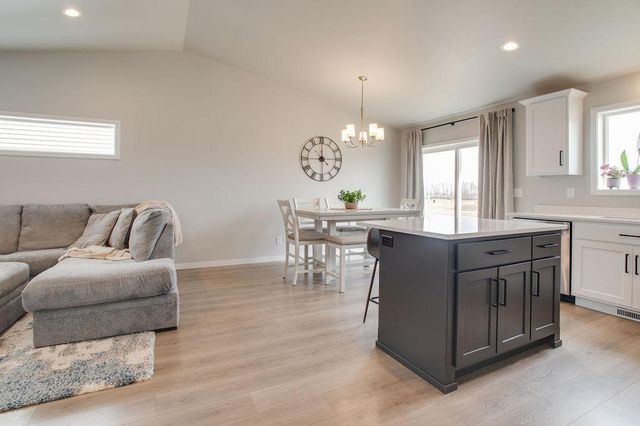 7052 Benji Lane, Horace, ND 58047