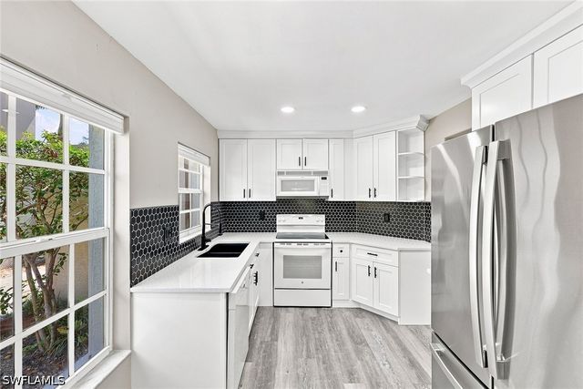 28080 Cavendish CT 2006, Bonita Springs, FL 34135