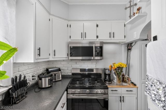 19 Victor St, Lodi Boro, NJ 07644