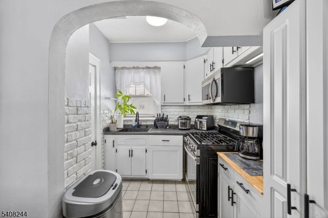 19 Victor St, Lodi Boro, NJ 07644