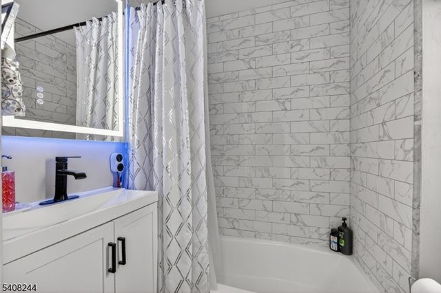 19 Victor St, Lodi Boro, NJ 07644