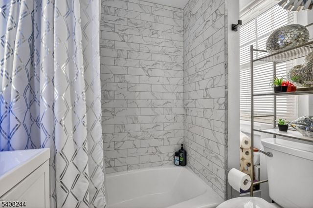 19 Victor St, Lodi Boro, NJ 07644