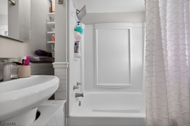 19 Victor St, Lodi Boro, NJ 07644