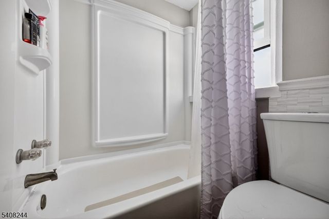 19 Victor St, Lodi Boro, NJ 07644