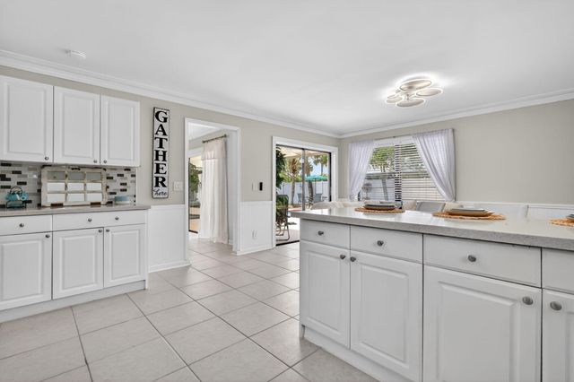 8444 Linden Way, Greenacres, FL 33467