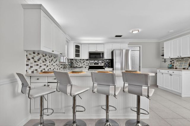 8444 Linden Way, Greenacres, FL 33467