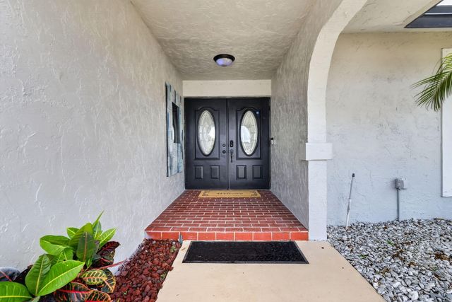 8444 Linden Way, Greenacres, FL 33467