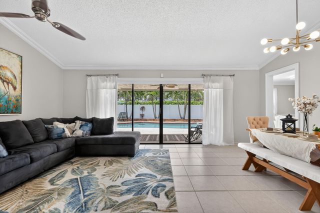 8444 Linden Way, Greenacres, FL 33467