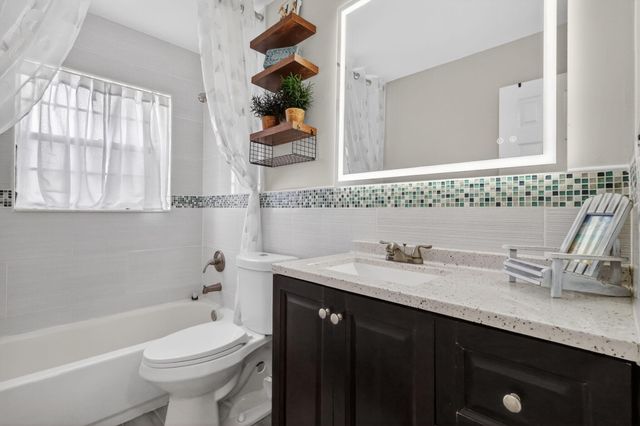 8444 Linden Way, Greenacres, FL 33467