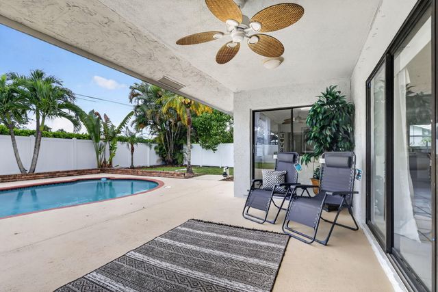 8444 Linden Way, Greenacres, FL 33467