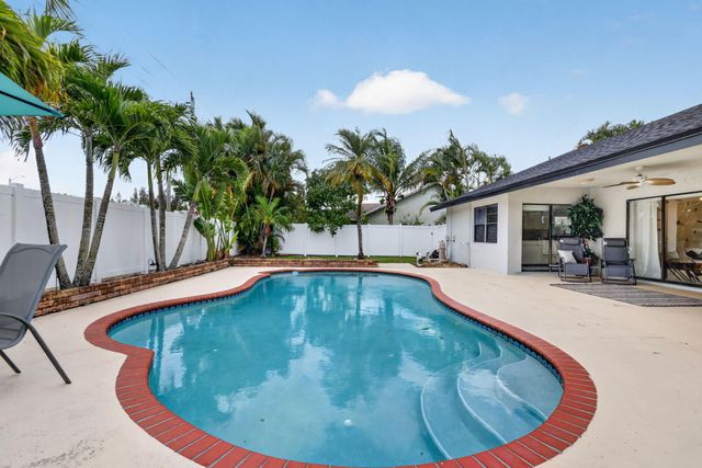 8444 Linden Way, Greenacres, FL 33467