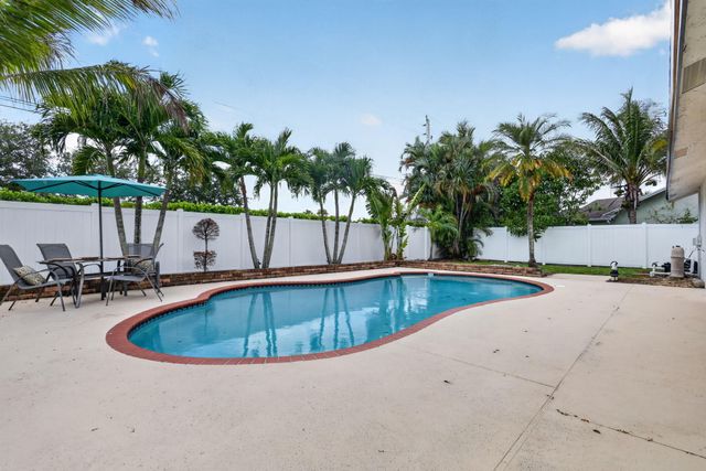 8444 Linden Way, Greenacres, FL 33467