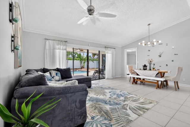 8444 Linden Way, Greenacres, FL 33467