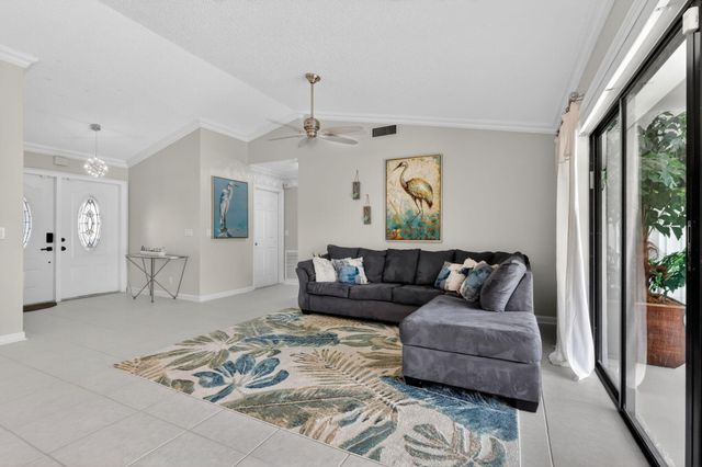 8444 Linden Way, Greenacres, FL 33467