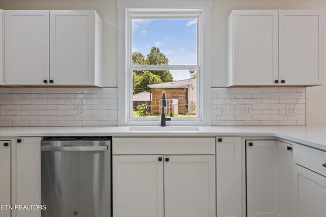 3352 Bellevue St, Knoxville, TN 37917