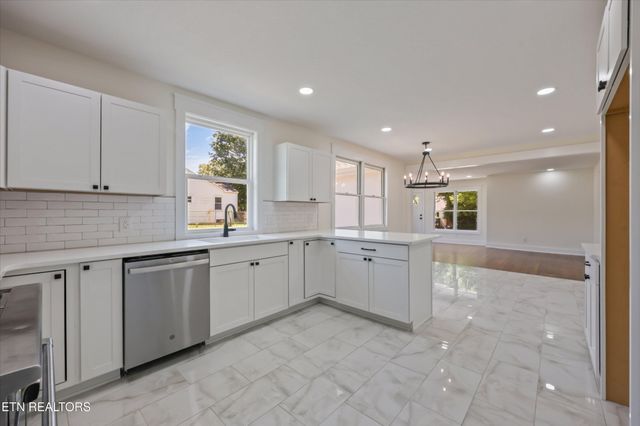 3352 Bellevue St, Knoxville, TN 37917
