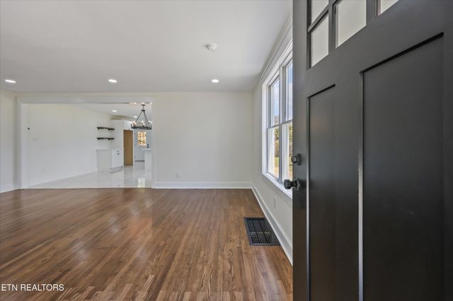 3352 Bellevue St, Knoxville, TN 37917