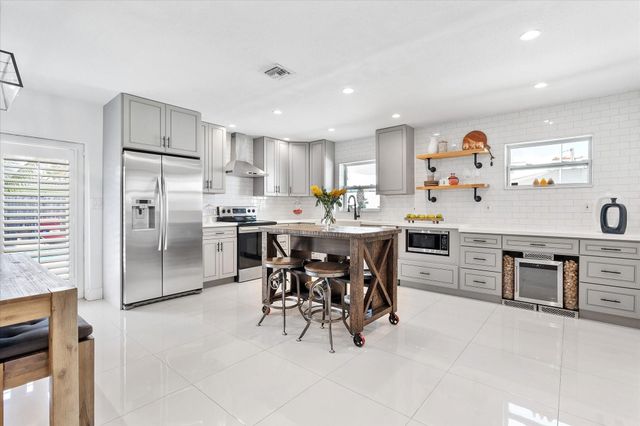 4421 NE 16th Avenue, Oakland Park, FL 33334