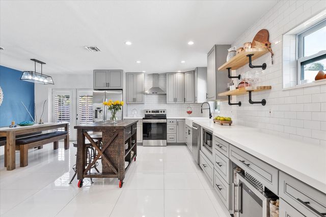 4421 NE 16th Avenue, Oakland Park, FL 33334