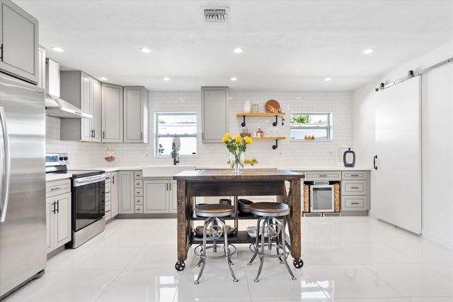 4421 NE 16th Avenue, Oakland Park, FL 33334