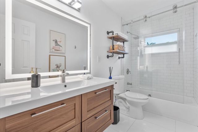 4421 NE 16th Avenue, Oakland Park, FL 33334