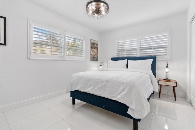 4421 NE 16th Avenue, Oakland Park, FL 33334